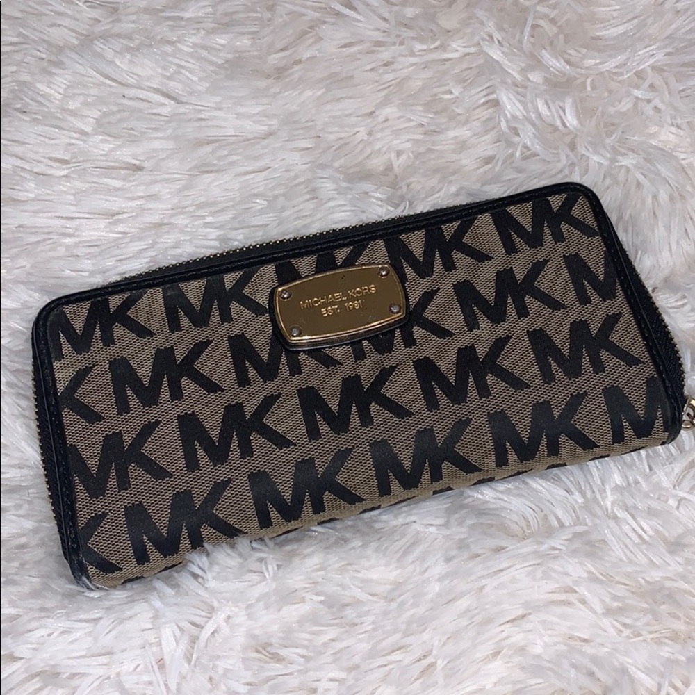 Michael Kors Zip Around Wallet